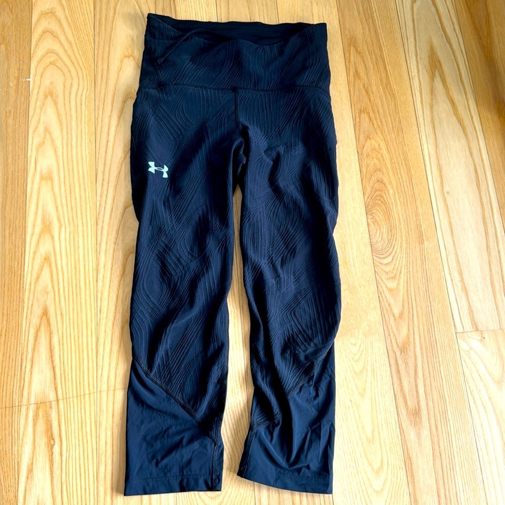 Under Armour Black Capri Leggings Size S High Rise Athletic Gym Yoga